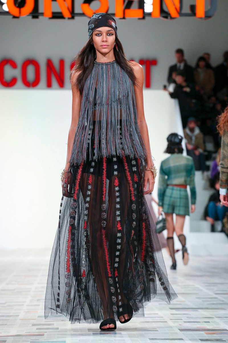 Η συλλογή του οίκου Dior κάνει αναδρομή στα 70's - εικόνα 6