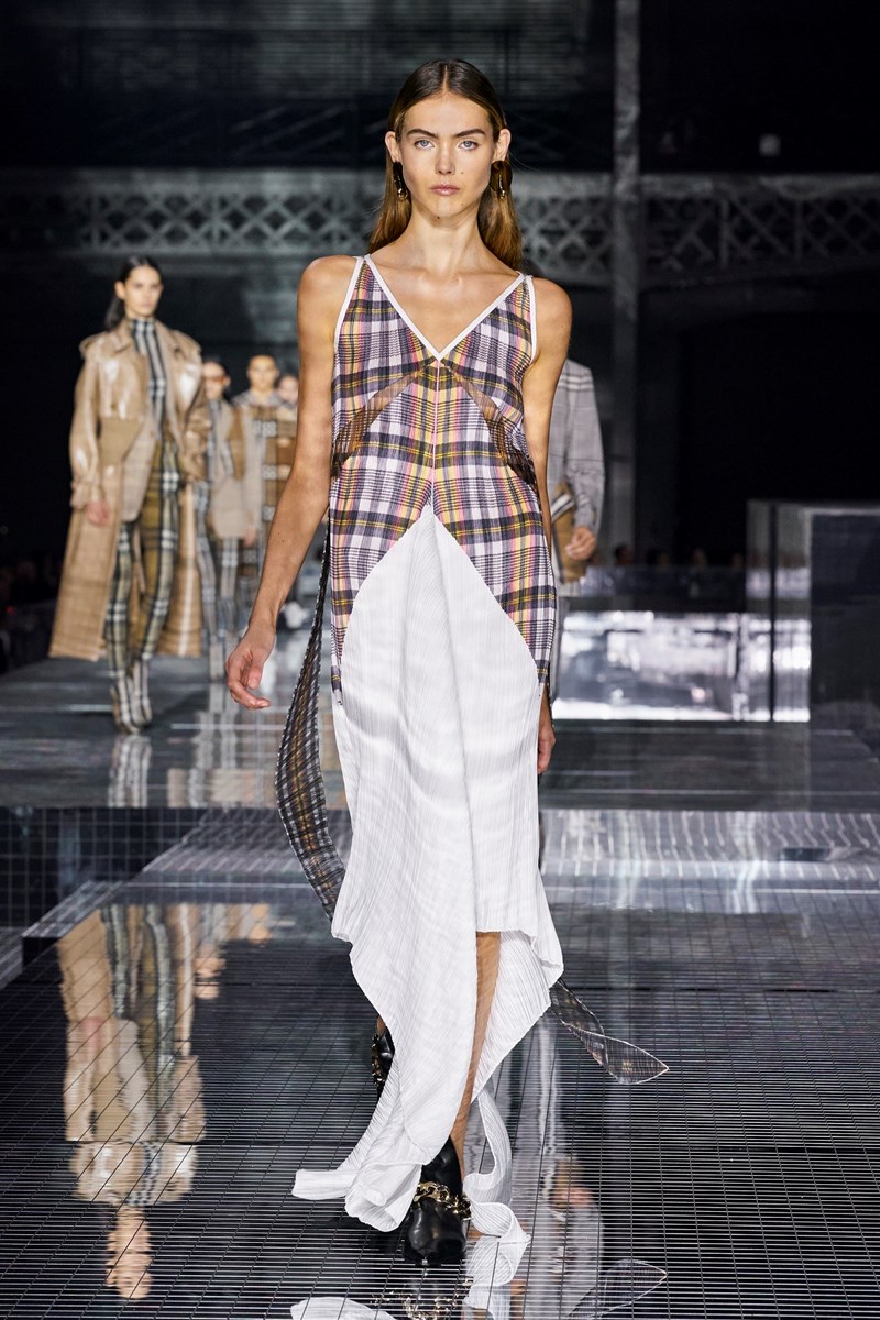 LFW: Το show του οίκου Burberry ήταν όνειρο! - εικόνα 14
