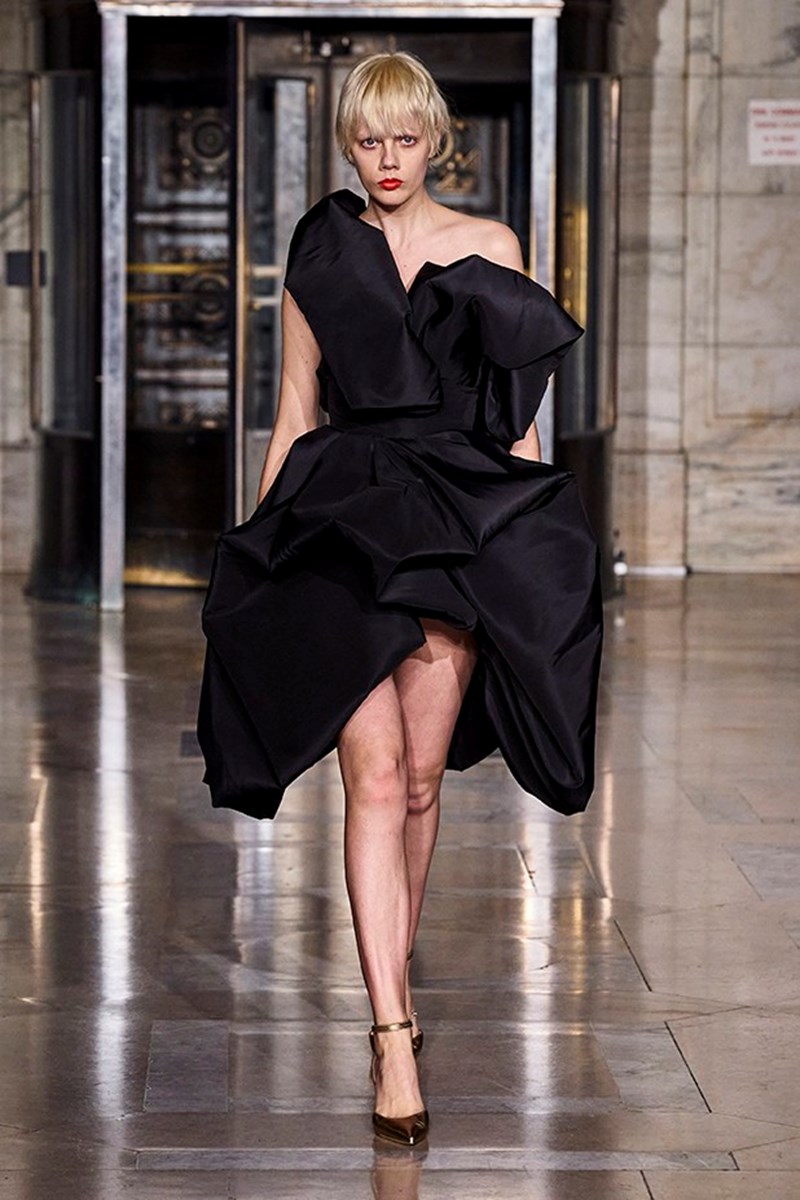 15 ακαταμάχητα βραδινά looks με την υπογραφή του Oscar De La Renta - εικόνα 11