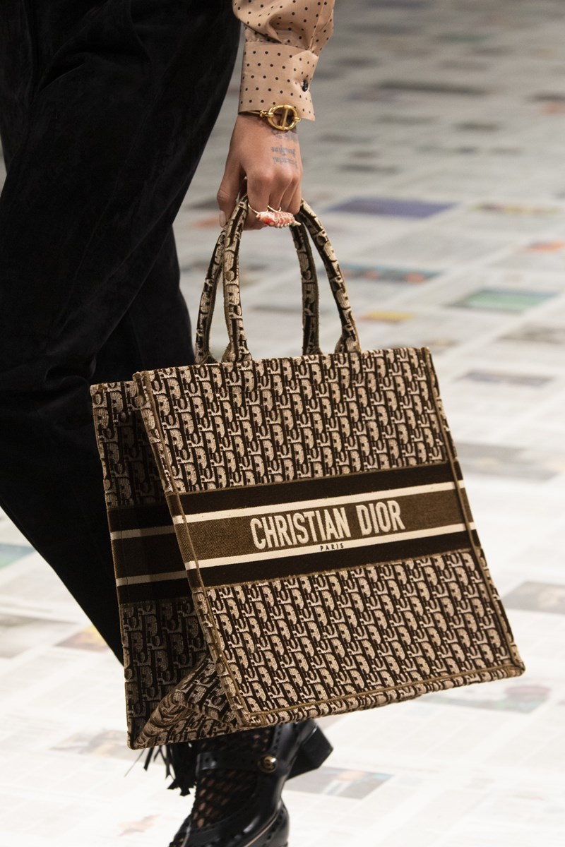 Στο show του οίκου Dior εμείς ερωτευτήκαμε τα αξεσουάρ - εικόνα 5