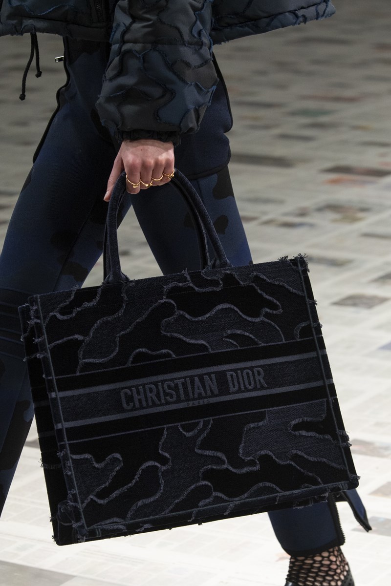 Στο show του οίκου Dior εμείς ερωτευτήκαμε τα αξεσουάρ - εικόνα 6