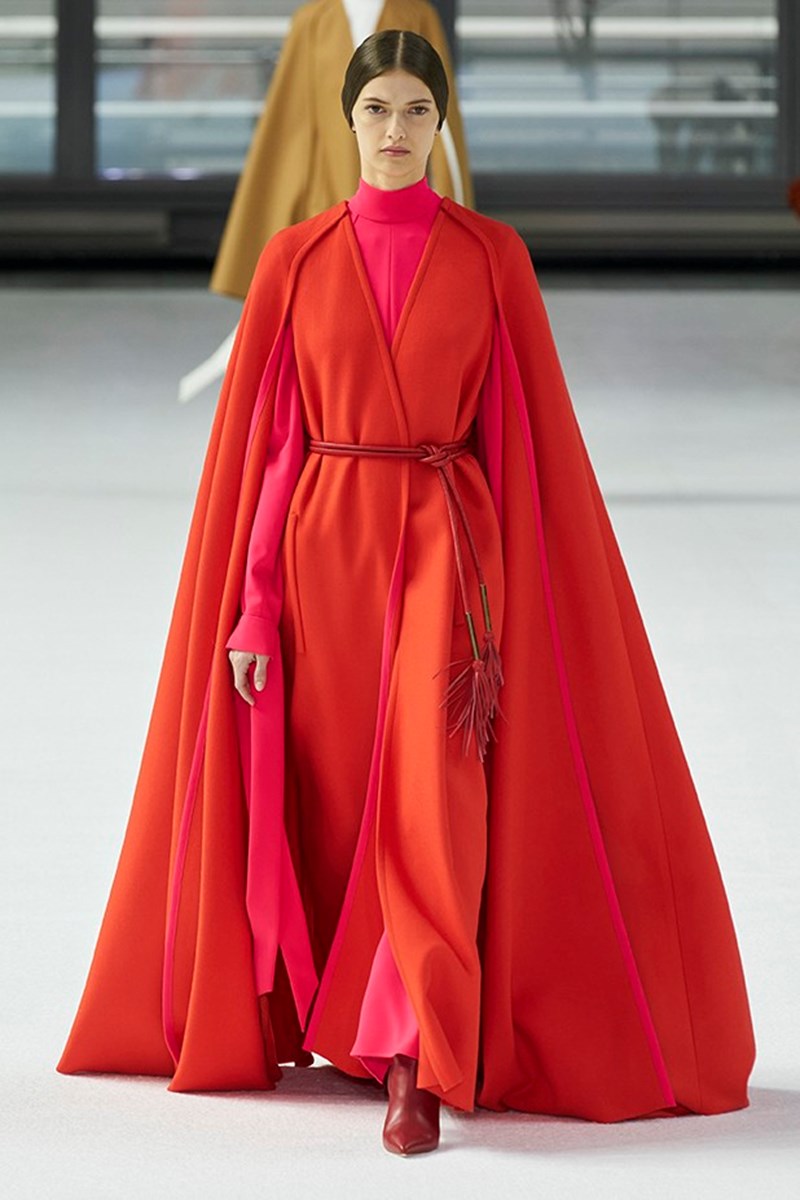 Η Carolina Hererra φέρνει κοντά τον μινιμαλισμό και τις bold αποχρώσεις - εικόνα 4
