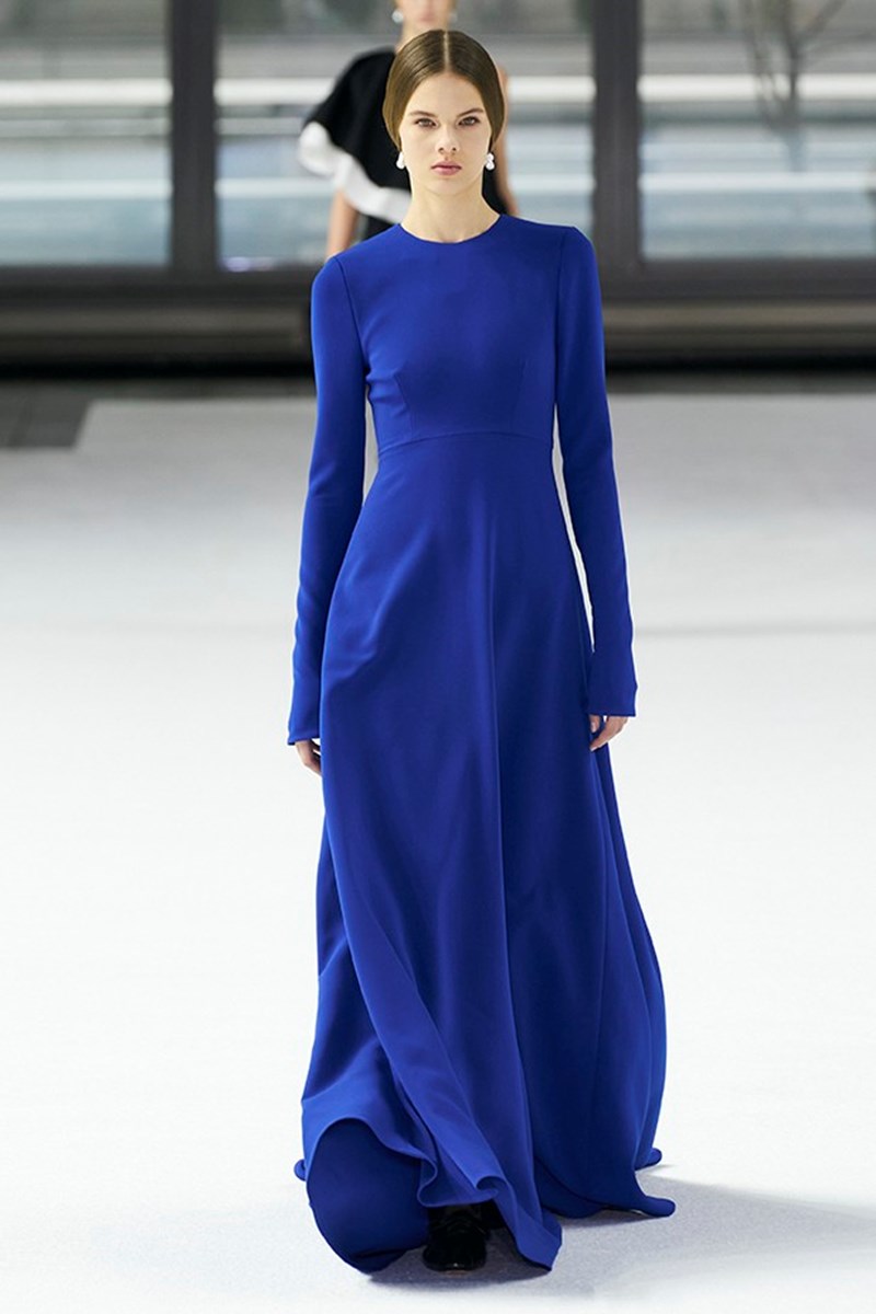 Η Carolina Hererra φέρνει κοντά τον μινιμαλισμό και τις bold αποχρώσεις - εικόνα 12