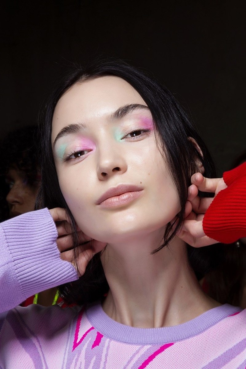 Rainbow eyes: Έτσι θα πετύχεις την πιο hot τάση στο μακιγιάζ των ματιών - εικόνα 1