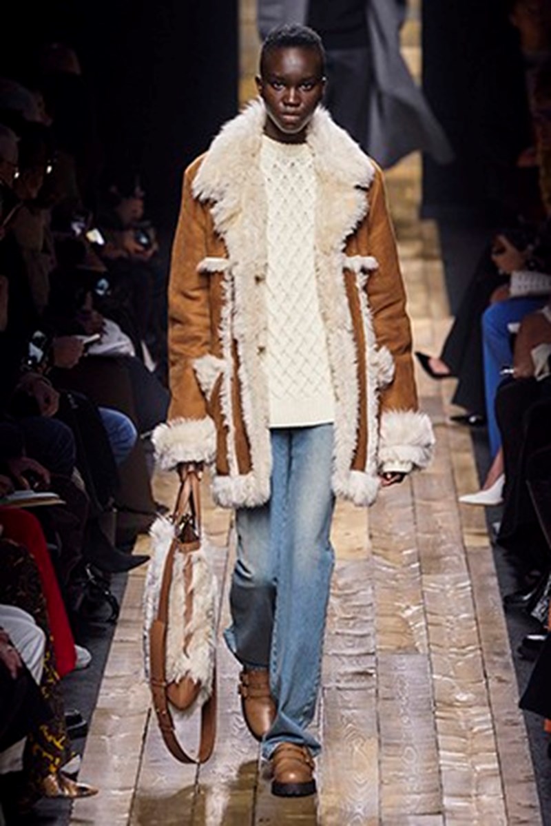 Ο Michael Kors μας δείχνει 15 σύγχρονους τρόπους για να φορέσουμε το πουλόβερ - εικόνα 10