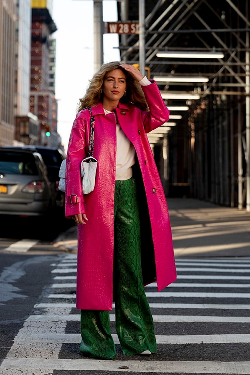 Color Splash: 20 street style looks για να σπάσεις τη «αυτοκρατορία» των γήινων τόνων - εικόνα 16