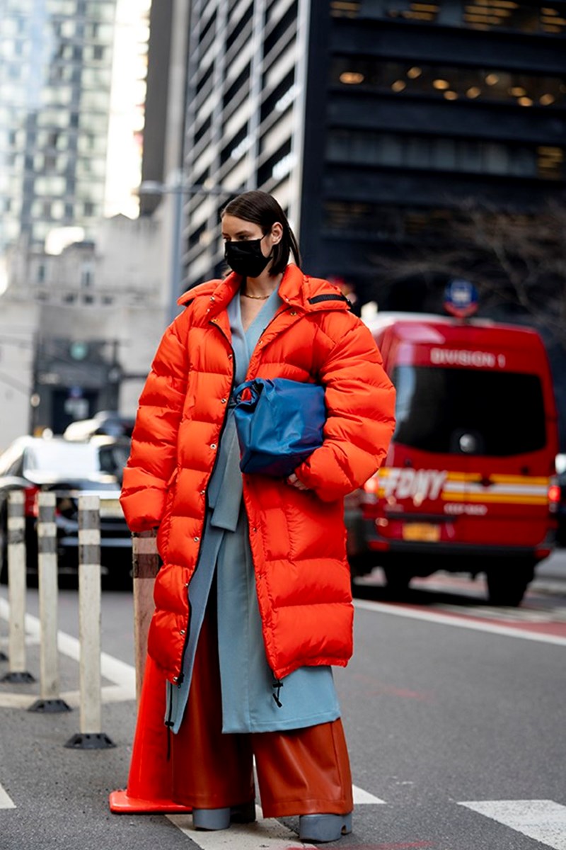 Color Splash: 20 street style looks για να σπάσεις τη «αυτοκρατορία» των γήινων τόνων - εικόνα 7