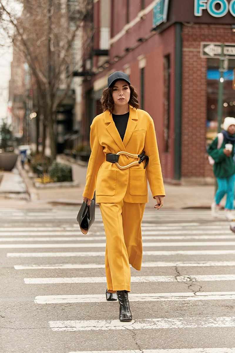 Color Splash: 20 street style looks για να σπάσεις τη «αυτοκρατορία» των γήινων τόνων - εικόνα 8