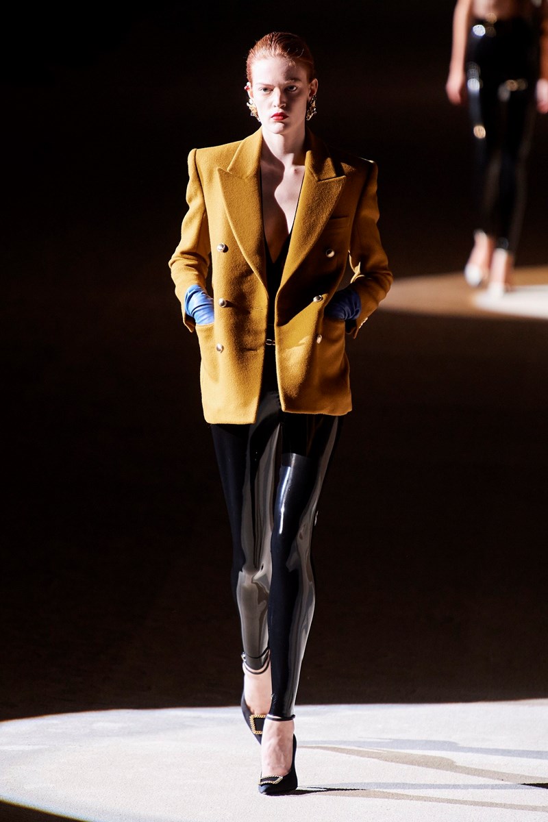 Τα βινύλ κολάν επιστρέφουν με την υπογραφή του Saint Laurent - εικόνα 5