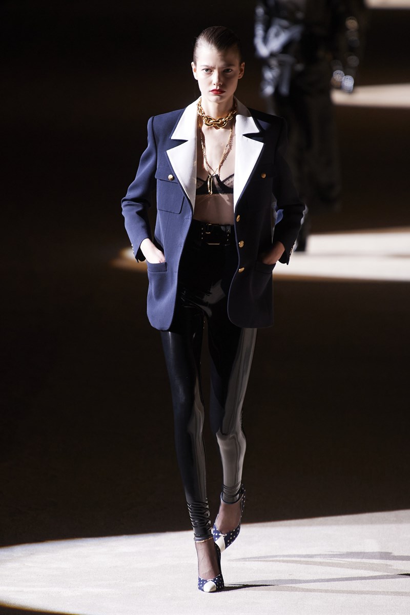 Τα βινύλ κολάν επιστρέφουν με την υπογραφή του Saint Laurent - εικόνα 6