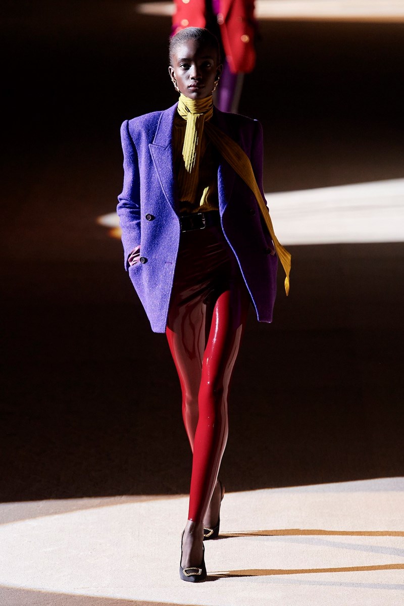 Τα βινύλ κολάν επιστρέφουν με την υπογραφή του Saint Laurent - εικόνα 1