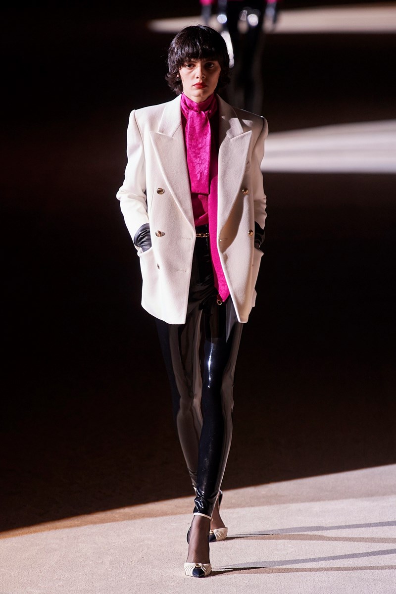 Τα βινύλ κολάν επιστρέφουν με την υπογραφή του Saint Laurent - εικόνα 3