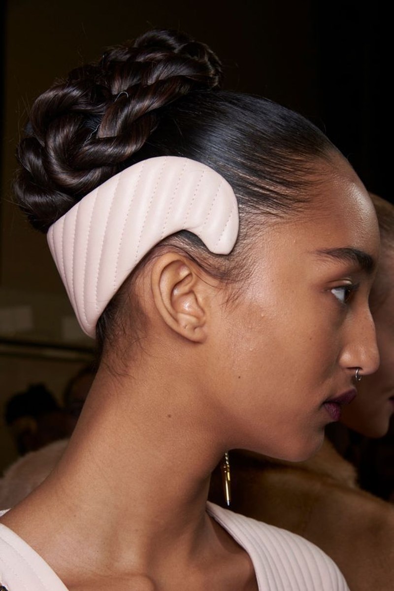 Εσύ θα φορέσεις το headband όπως στο ντεφιλέ του οίκου Fendi; - εικόνα 4