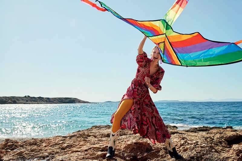 8 ανοιξιάτικα look με χρώμα που ξεσηκώνουν τη φαντασία μας - εικόνα 1