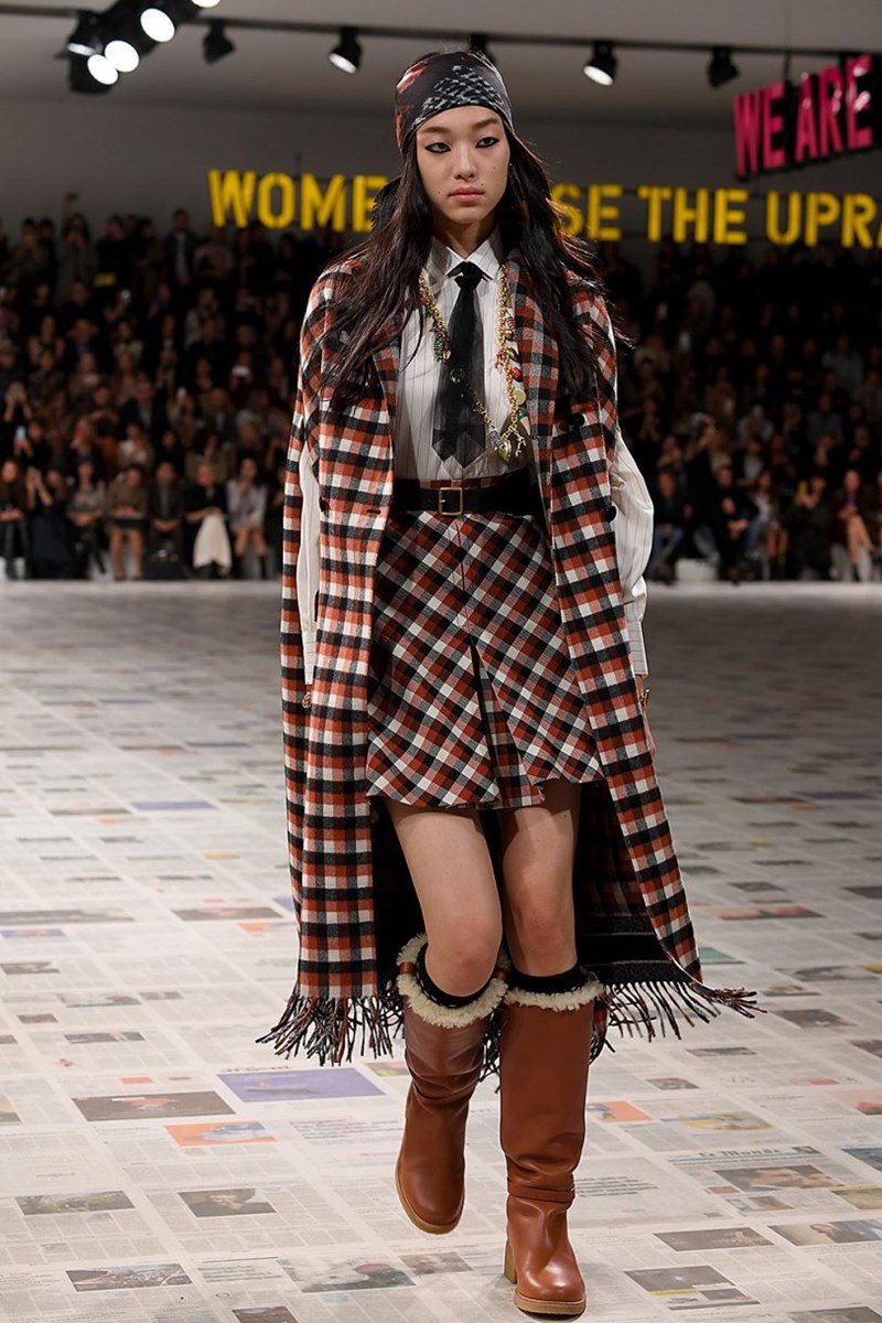 Η συλλογή του οίκου Dior κάνει αναδρομή στα 70's - εικόνα 1