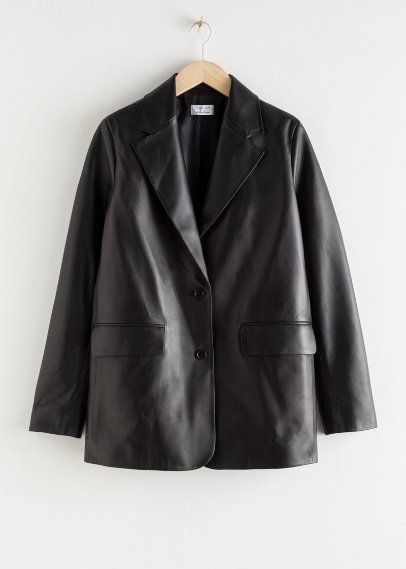 Sexy και ταυτόχρονα υπέρκομψη; Με αυτά τα μαύρα leather blazer μπορείς! - εικόνα 2