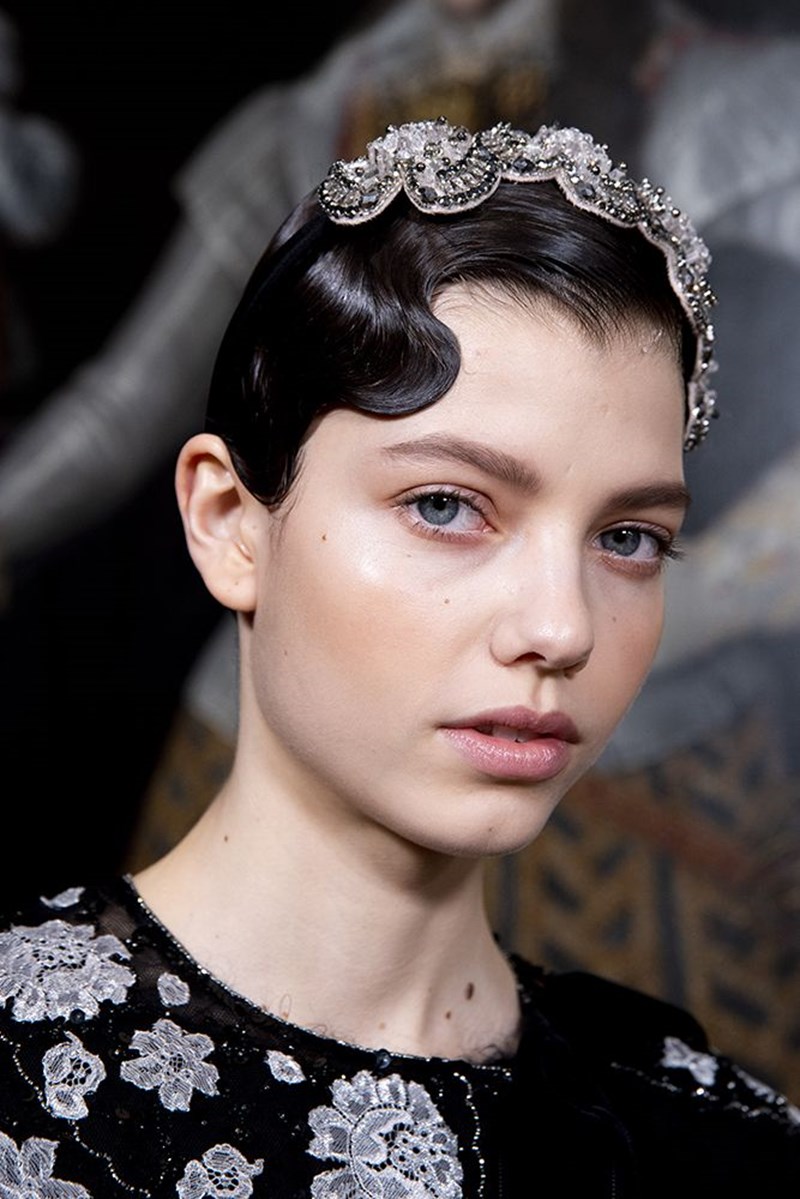 Μάθε από τώρα τα αξεσουάρ μαλλιών που θα κάνουν θραύση τον ερχόμενο χειμώνα - εικόνα 7