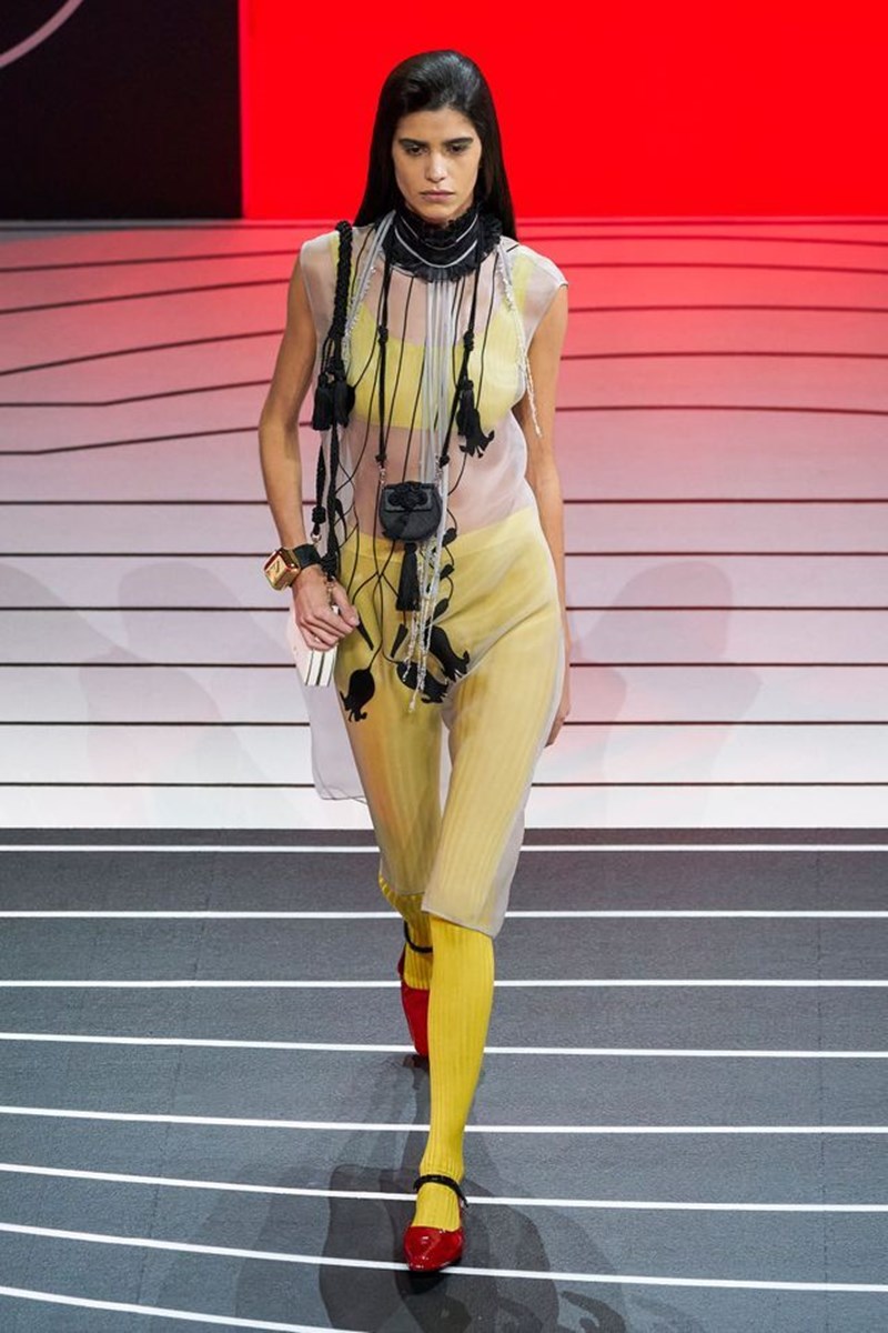 8 αξεσουάρ του οίκου Prada που μας έδωσαν ιδέες για στυλ που ξεχωρίζει - εικόνα 3