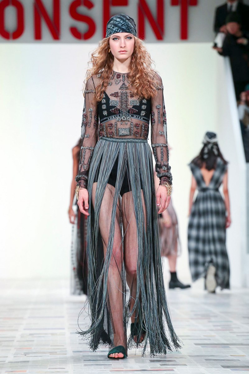 Η συλλογή του οίκου Dior κάνει αναδρομή στα 70's - εικόνα 8