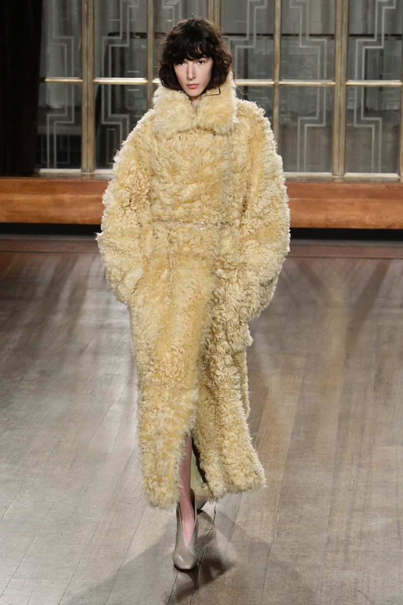 London Fashion Week: Τα ωραιότερα λουκ των ντεφιλέ - εικόνα 2