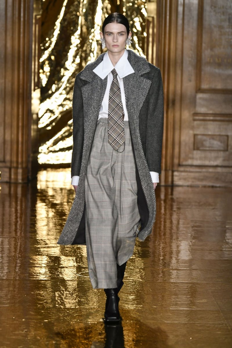 London Fashion Week: Τα ωραιότερα λουκ των ντεφιλέ - εικόνα 4