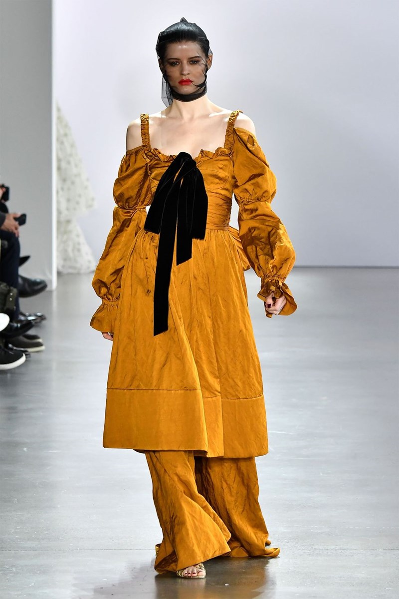 New York Fashion Week: Τα ωραιότερα λουκ από τα ντεφιλέ - εικόνα 3