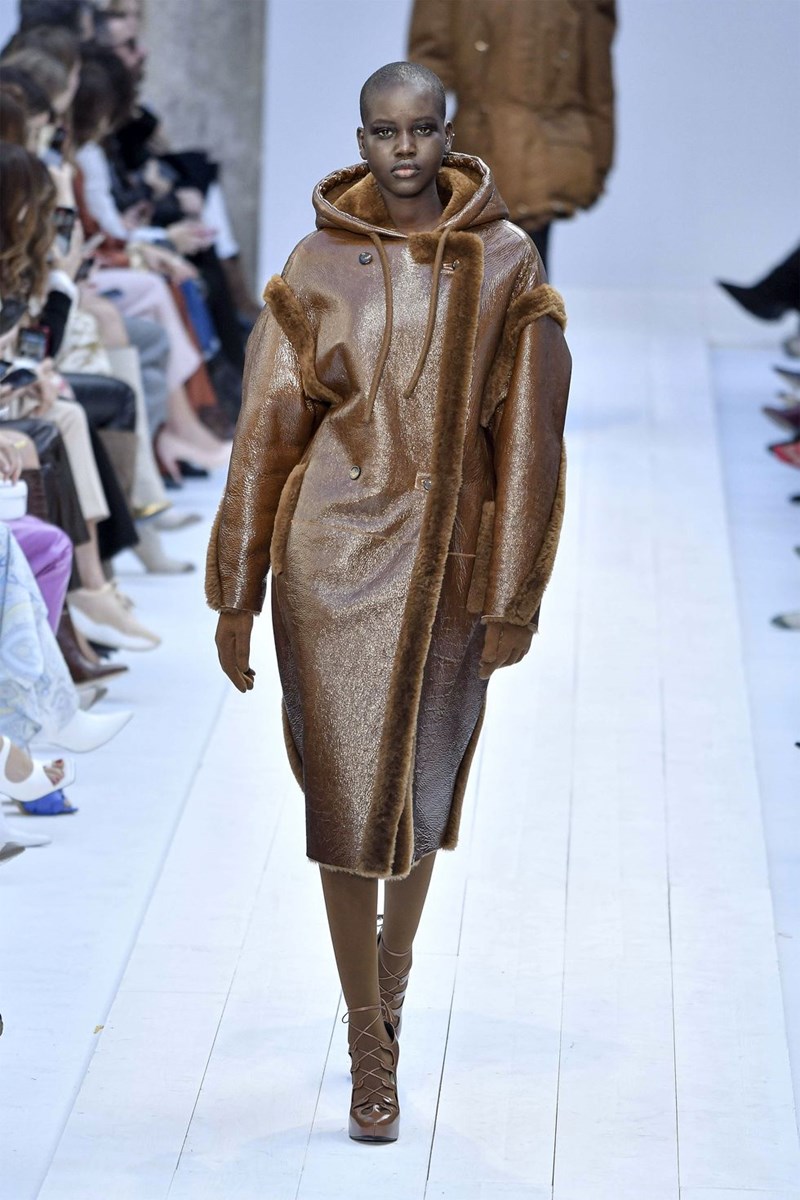 Ο οίκος Max Mara εμπνέεται από την τέχνη και μας ταξιδεύει - εικόνα 2