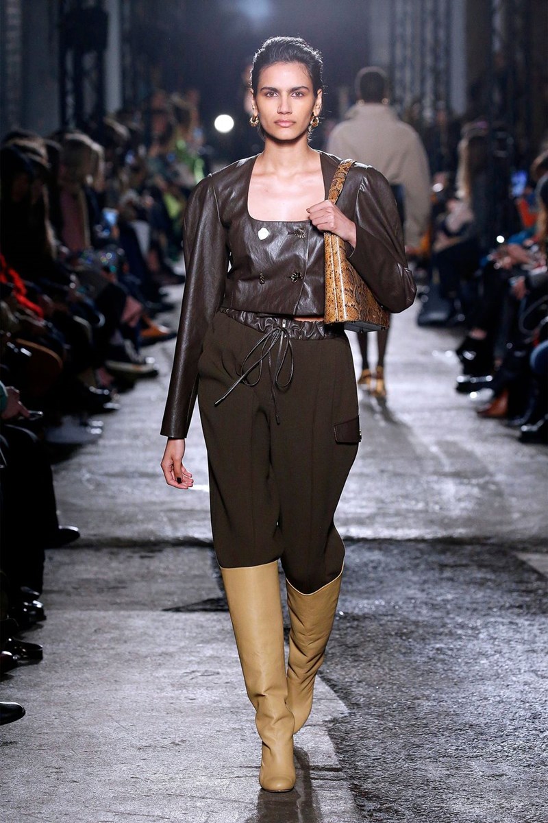 London Fashion Week: Τα ωραιότερα λουκ των ντεφιλέ - εικόνα 7