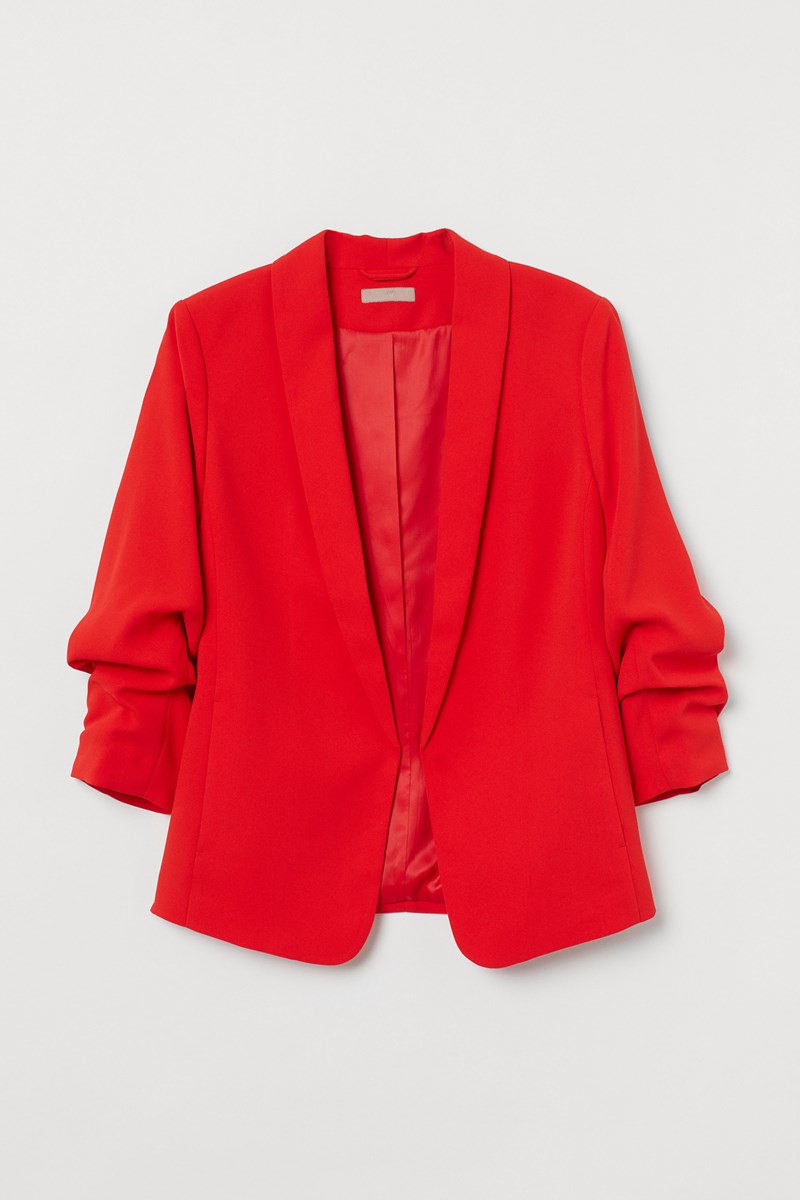 Η Gigi Hadid φόρεσε το τέλειο oversized σακάκι και εμείς σου βρήκαμε άλλα 6 οικονομικά σχέδια - εικόνα 6