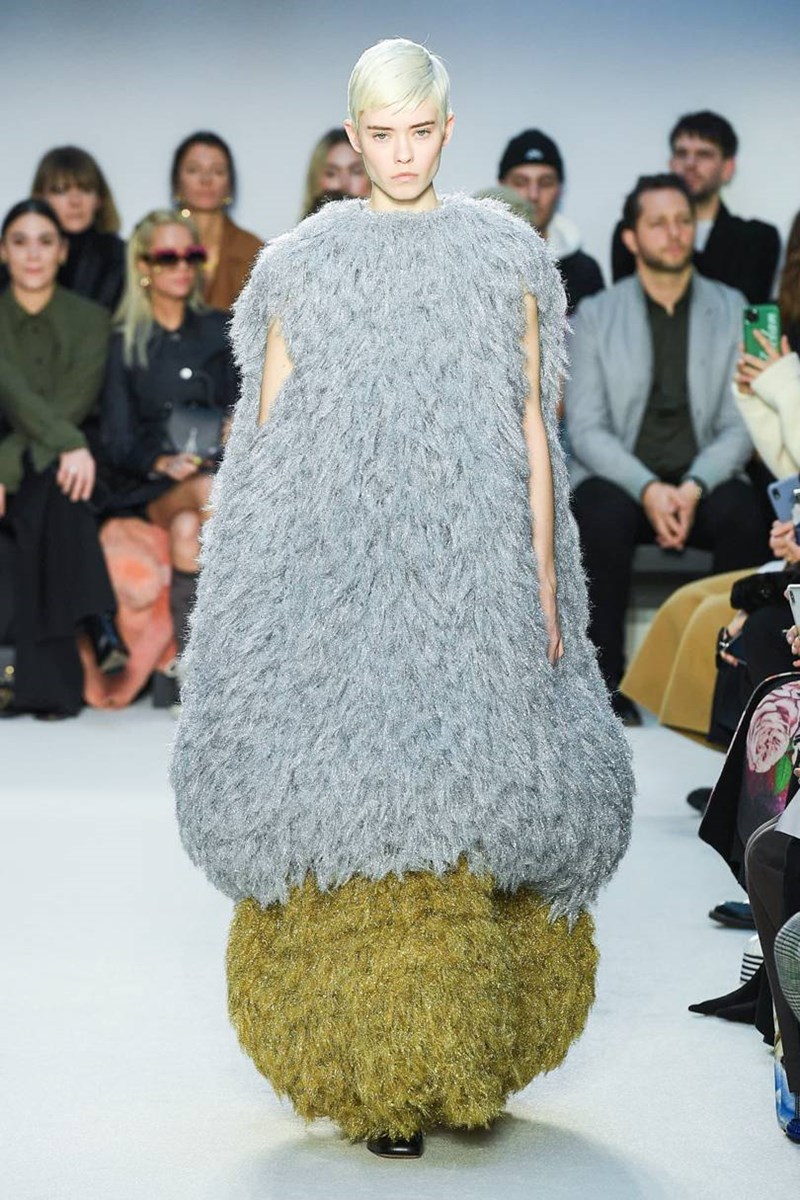 Fashion Month AW20: 15 high-end φορέματα που ονειρευόμαστε να φορέσουμε - εικόνα 12