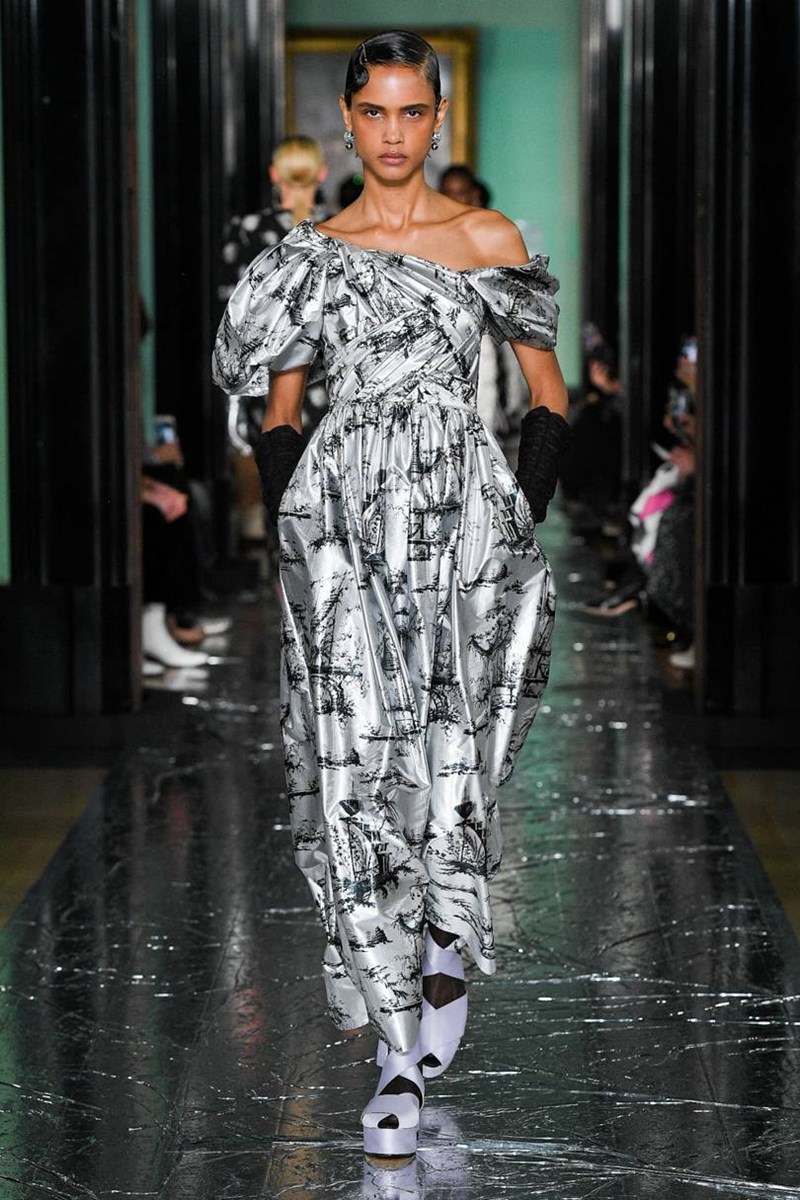 Fashion Month AW20: 15 high-end φορέματα που ονειρευόμαστε να φορέσουμε - εικόνα 16