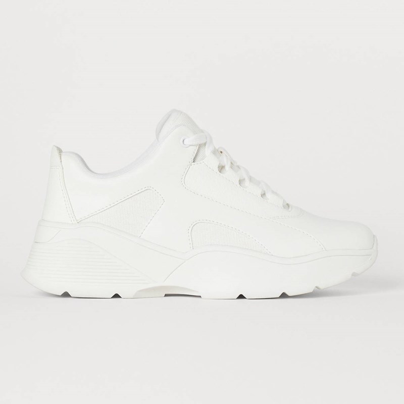 Φοράς συχνά στενά παντελόνια; Με αυτά τα παπούτσια ταιριάζουν - εικόνα 5