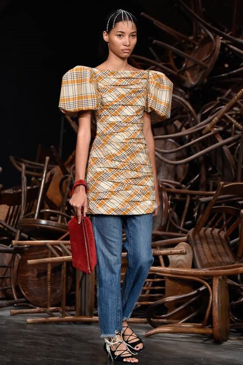 6 πανεύκολα styling trends που θα αντιγράψουμε από τα ντεφιλέ - εικόνα 3