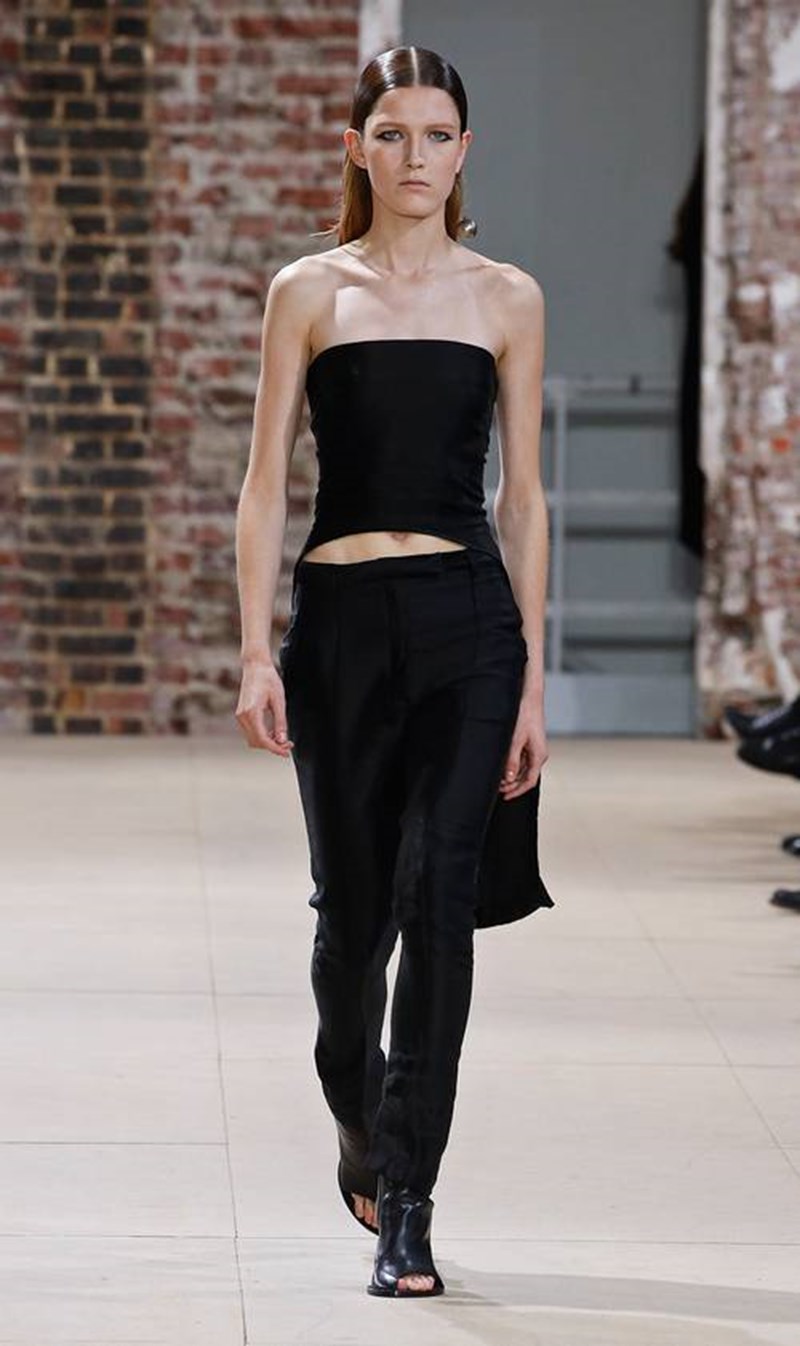 6 τάσεις των 90s που επιστρέφουν δυναμικά στην γκαρνταρόμπα μας - εικόνα 3