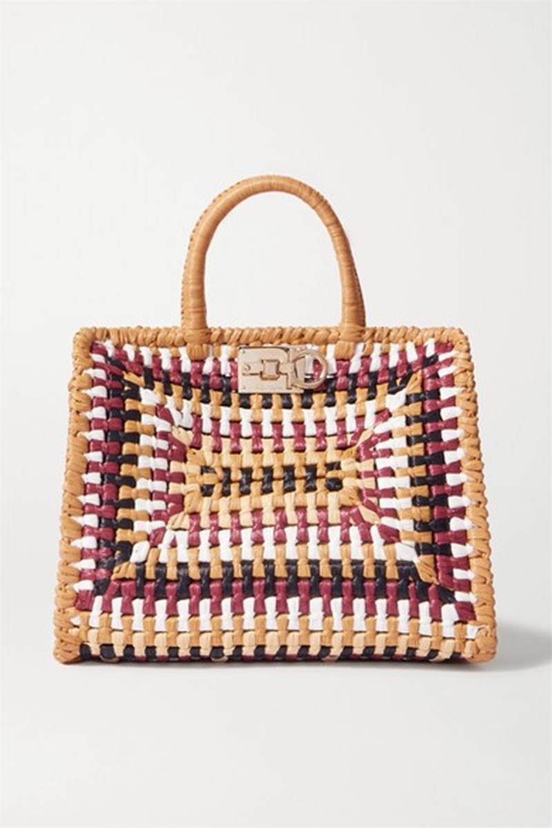 Τι αγοράζουν τώρα οι πιο stylish γυναίκες του κόσμου από το Net-a-Porter; - εικόνα 7