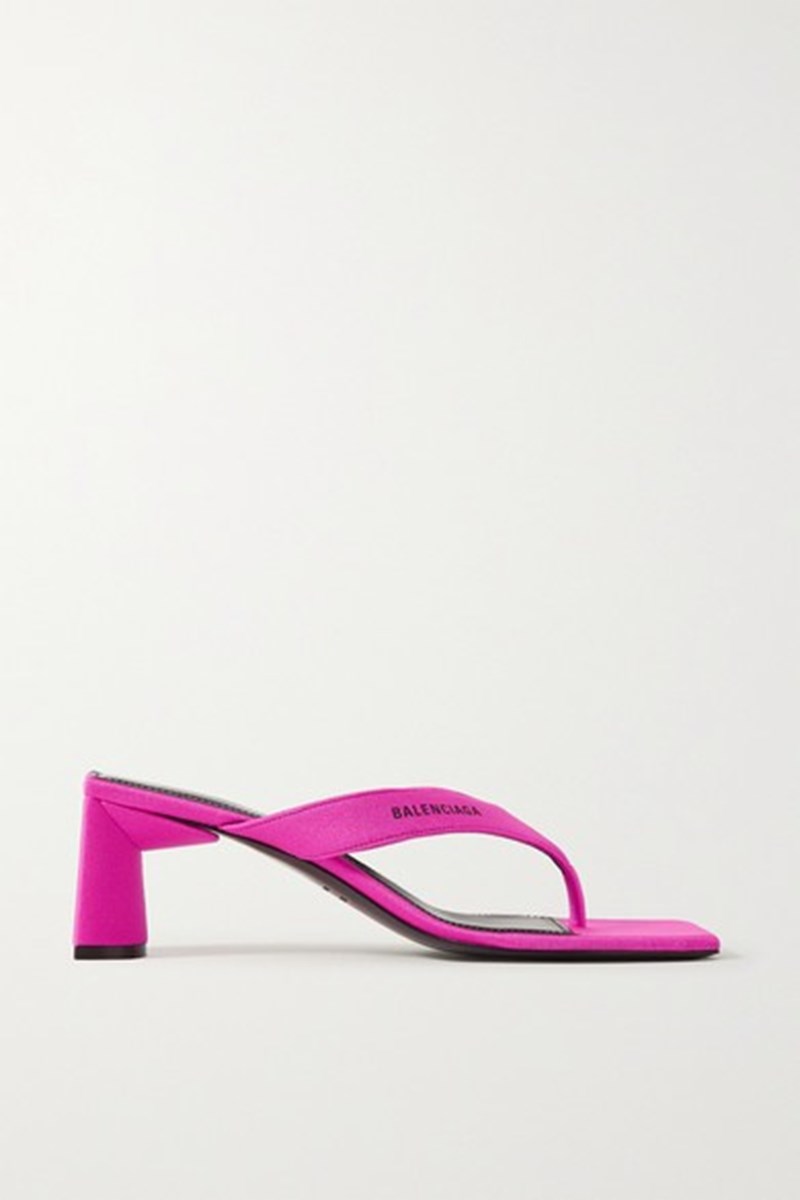 Λινά κοστούμια, polo tops και όλα όσα έχουν οι fashionistas στη ντουλάπα τους αυτή την περίοδο - εικόνα 9