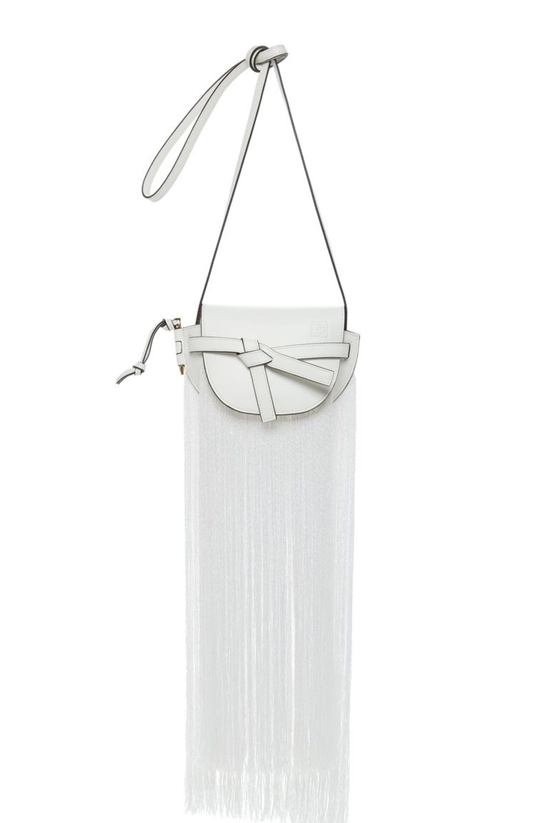 Trend Alert: Οι high fashion τσάντες της σεζόν έχουν κρόσσια - εικόνα 4