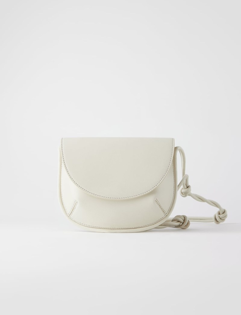 Φρεσκάδα, άποψη και μια δόση μινιμαλισμού: Με αυτό το χρώμα στην ντουλάπα σου τα έχεις όλα - εικόνα 10