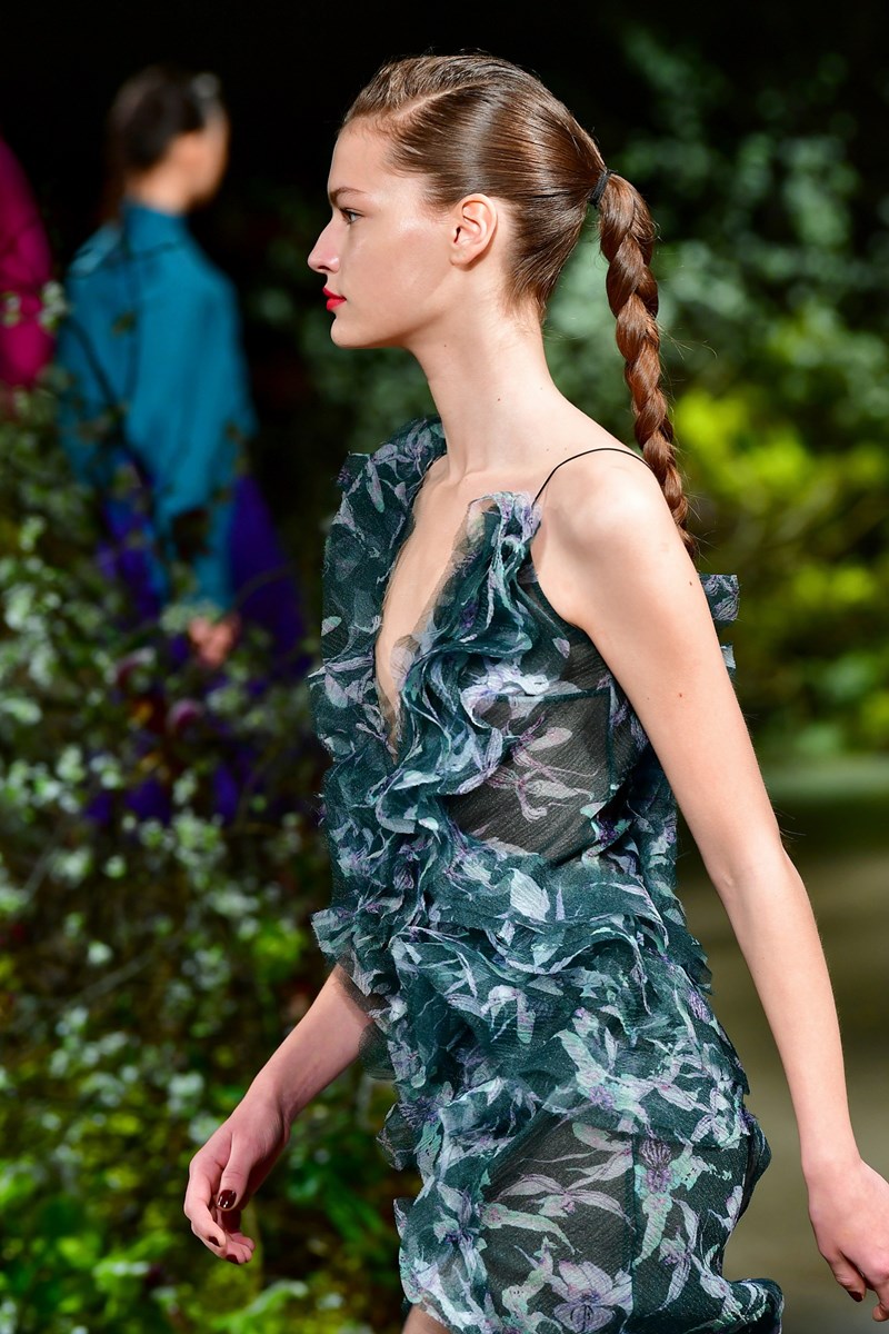 Αυτά είναι με διαφορά τα πιο hot hair trends για τη σεζόν (+tips για να τα φτιάξεις μόνη σου στο σπίτι) - εικόνα 2