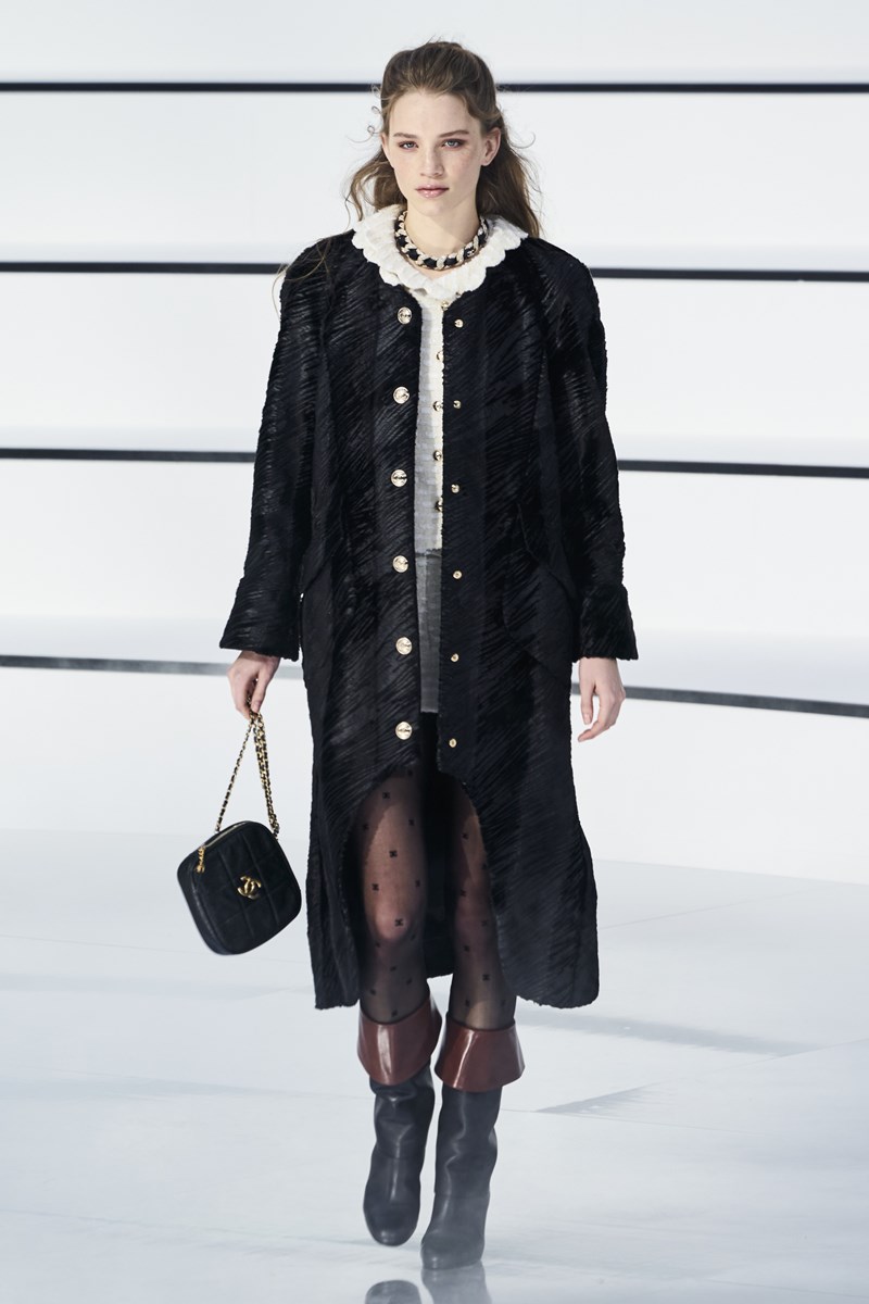 Ο οίκος Chanel κάνει ξανά τάση τις μπότες ιππασίας - εικόνα 1