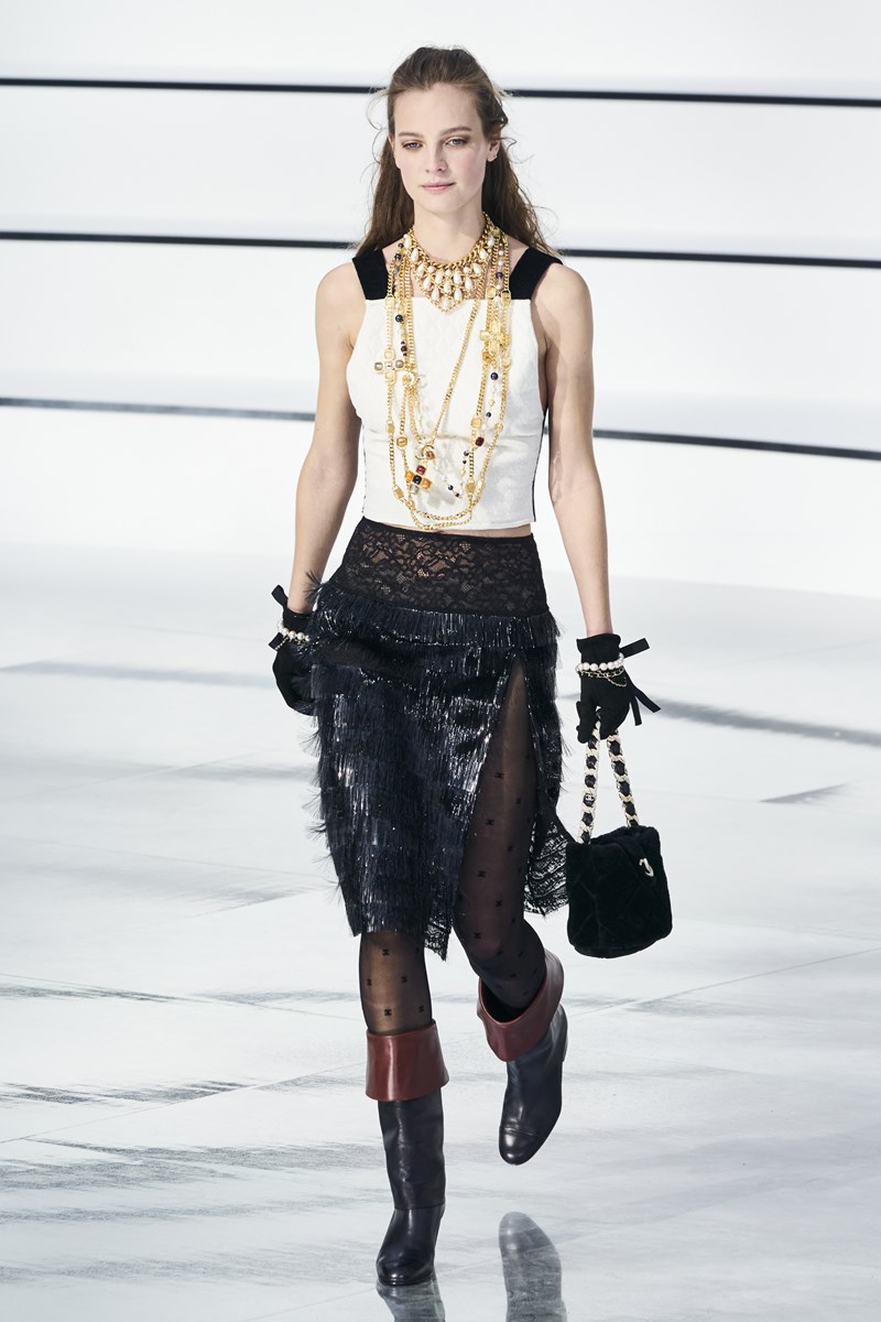 Ο οίκος Chanel κάνει ξανά τάση τις μπότες ιππασίας - εικόνα 3