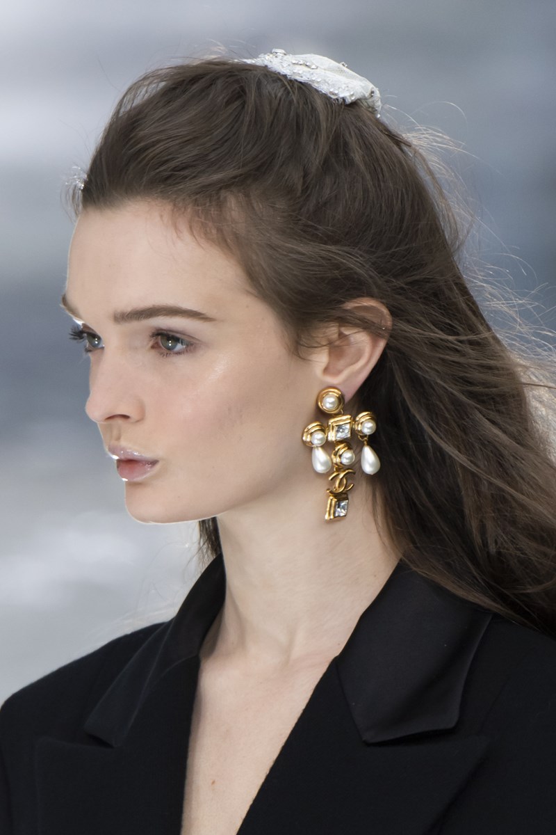 Θα αντιγράψουμε από τώρα τα χτενίσματα που είδαμε στο show της Chanel - εικόνα 3