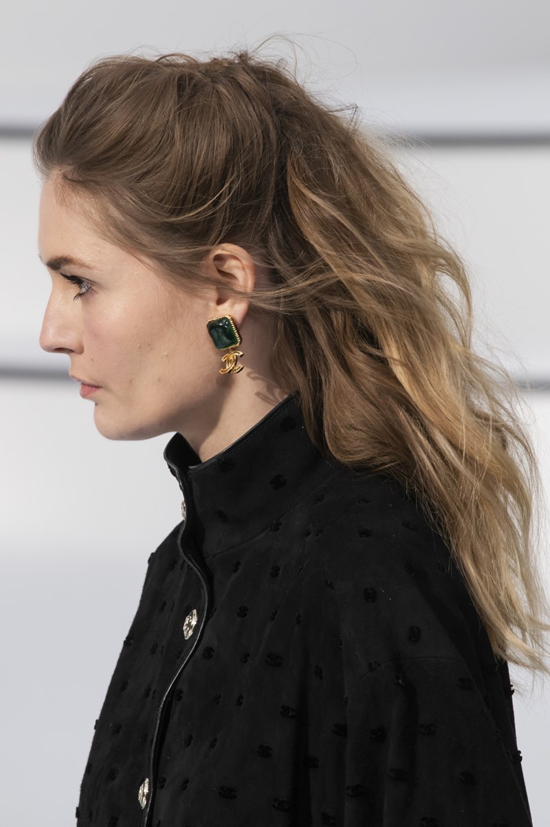 Θα αντιγράψουμε από τώρα τα χτενίσματα που είδαμε στο show της Chanel - εικόνα 4