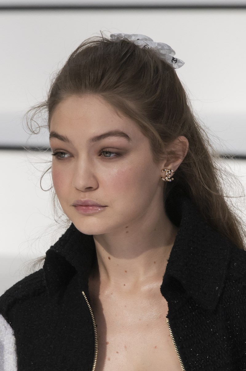 Θα αντιγράψουμε από τώρα τα χτενίσματα που είδαμε στο show της Chanel - εικόνα 5