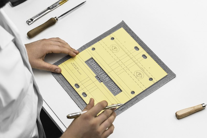 Πώς δημιουργείται η Lady D-Lite του οίκου Dior; - εικόνα 2