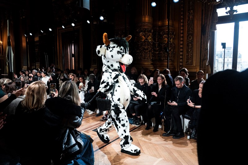 Τα μοντέλα ντύθηκαν ζώα στο show της Stella McCartney - εικόνα 1