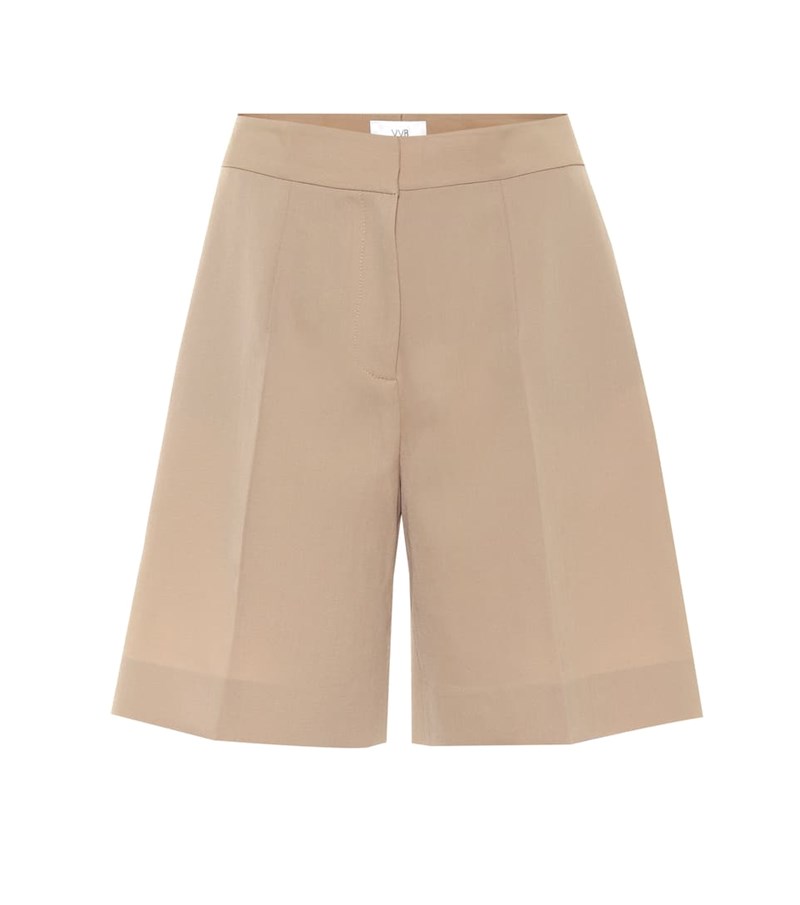 Λινά κοστούμια, polo tops και όλα όσα έχουν οι fashionistas στη ντουλάπα τους αυτή την περίοδο - εικόνα 3