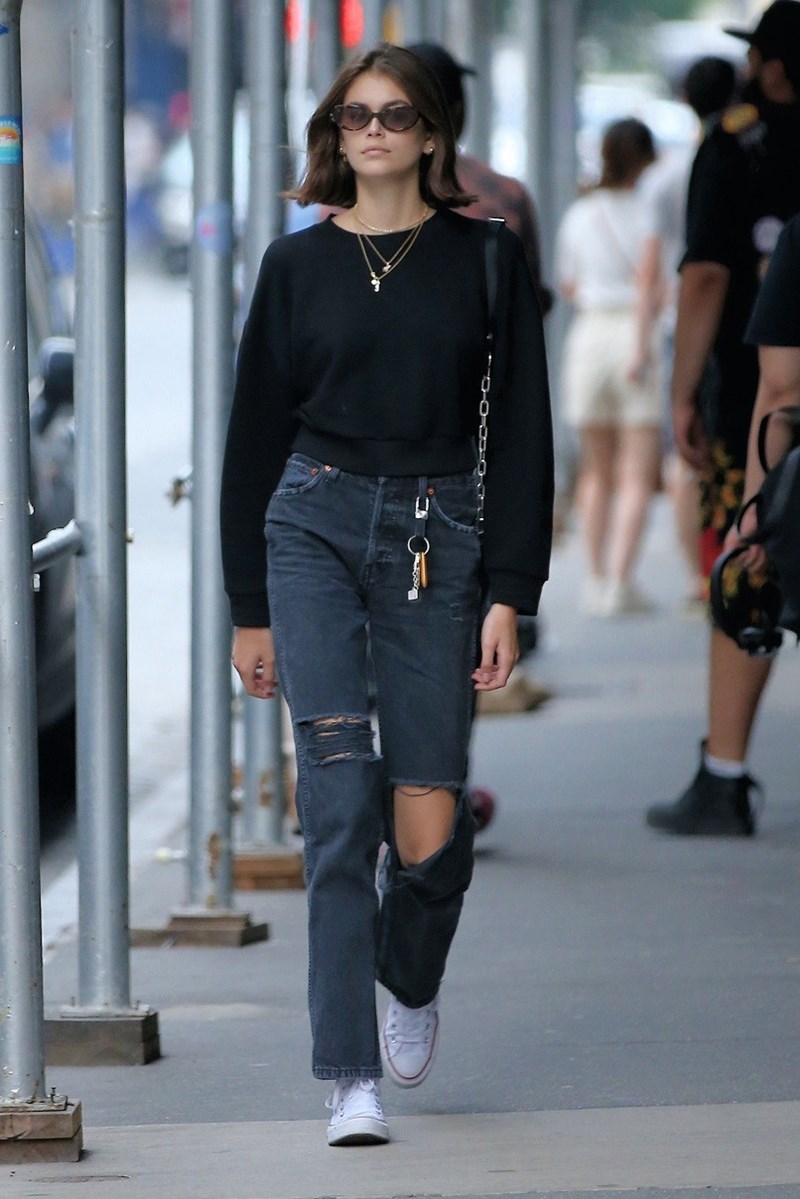 Kaia Gerber: Τα sneakers που φορά τώρα μπορείς να τα αποκτήσεις και εσύ - εικόνα 3