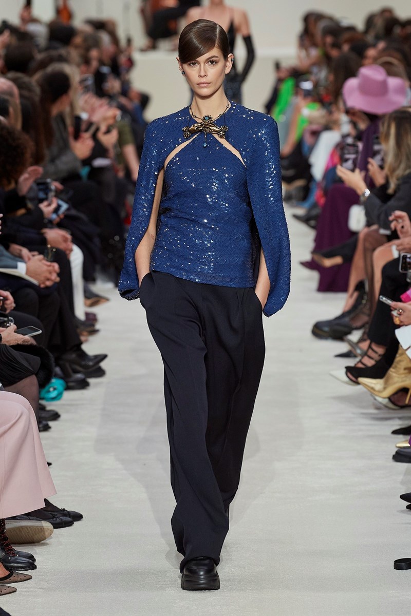 18 φορές που η Kaia Gerber μας άφησε με το στόμα ανοιχτό στα AW20 runways - εικόνα 16