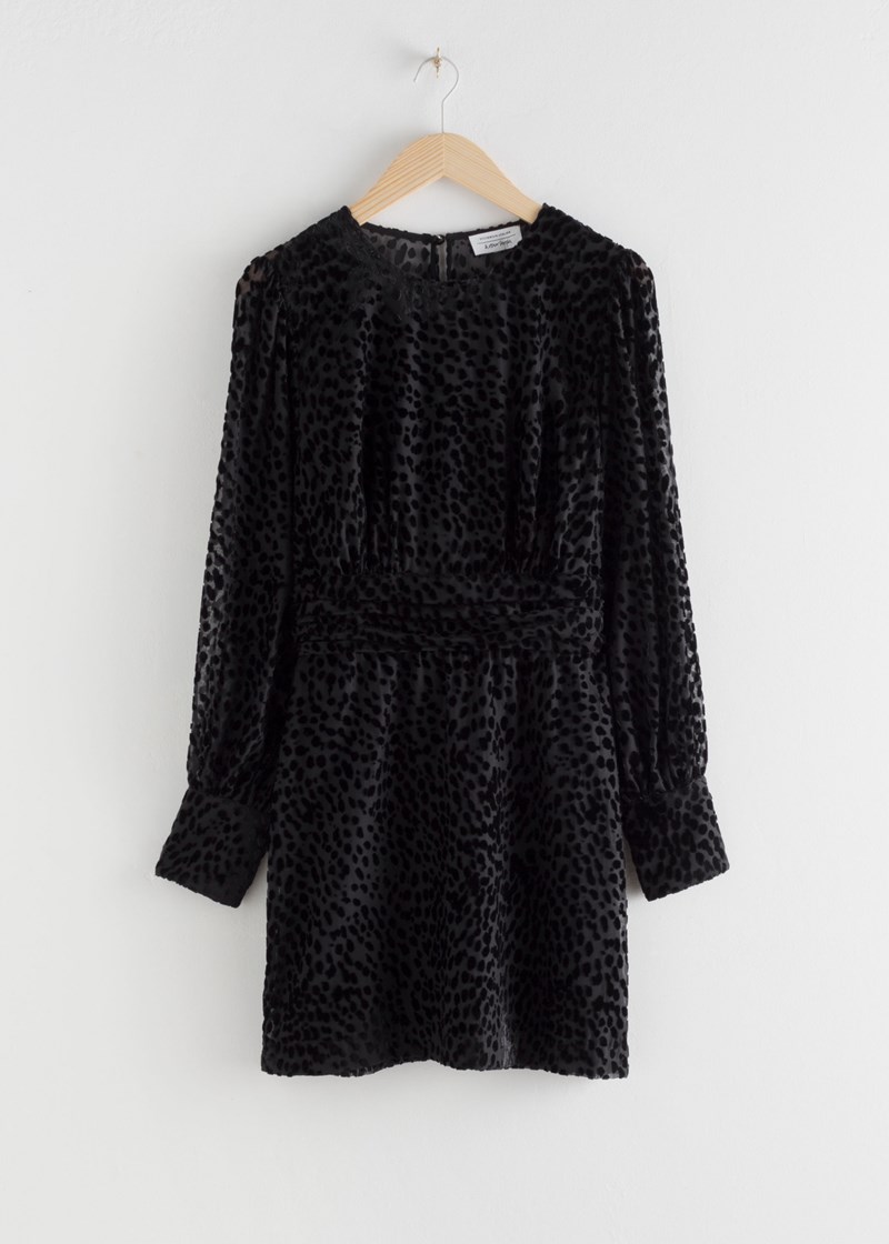 Το μικρό μαύρο φόρεμα θα σου είναι πάντα χρήσιμο (15 super sexy επιλογές!) - εικόνα 14